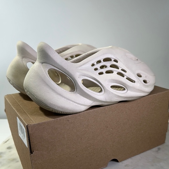 Adidas Yeezy YZY Foam RNNR ‘Sand Men’s size 5 FY4567 Tan Slide FAST SHIPPING - Picture 7 of 14